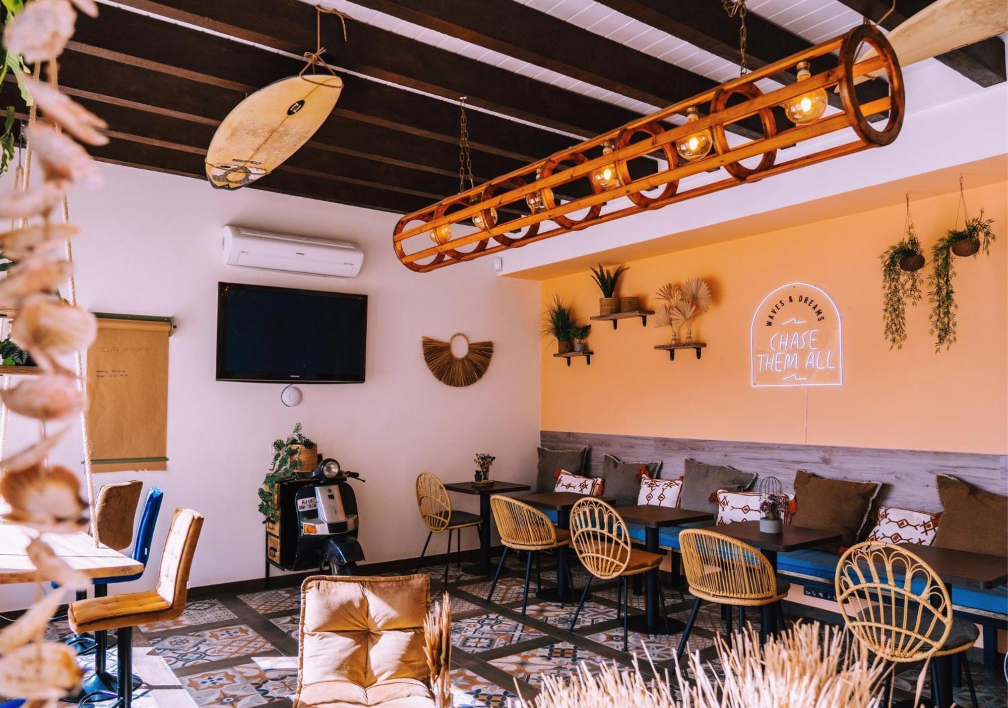 بيت شباب Cliff Surf House أدوس كونهادوس المظهر الخارجي الصورة
